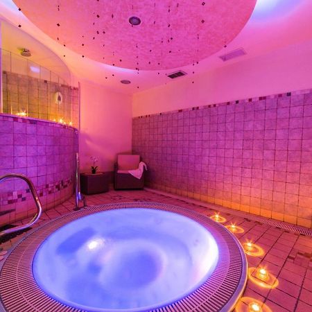Hotel Palma Benessere リミニ エクステリア 写真