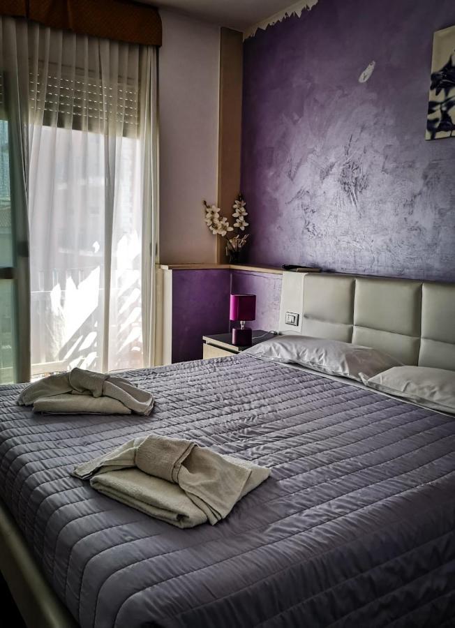 Hotel Palma Benessere リミニ エクステリア 写真