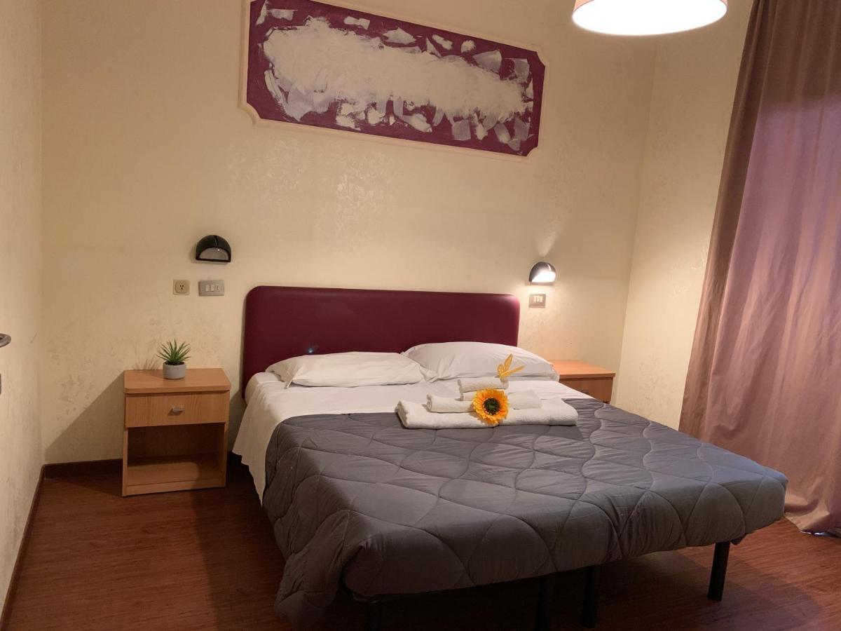 Hotel Palma Benessere リミニ エクステリア 写真