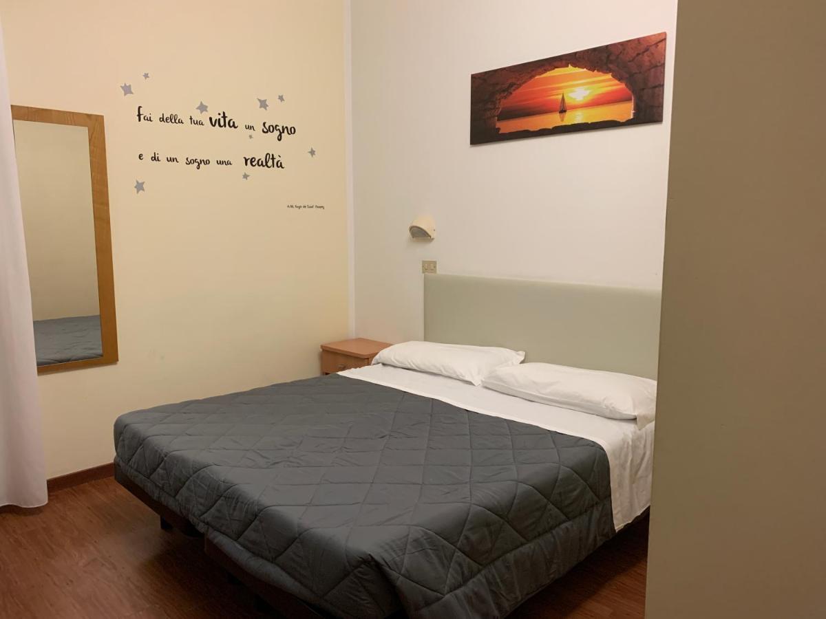 Hotel Palma Benessere リミニ エクステリア 写真
