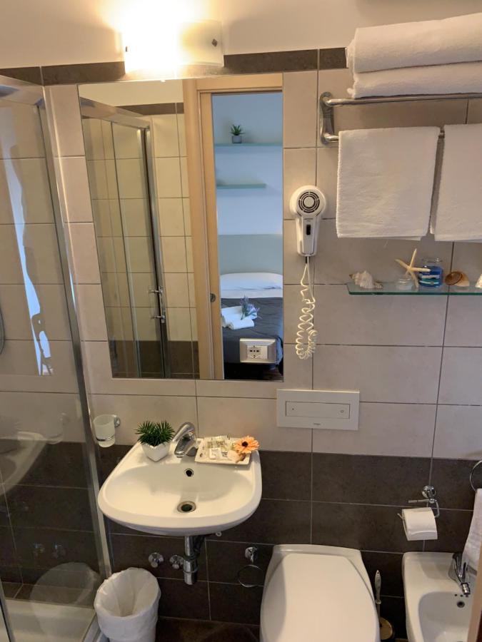 Hotel Palma Benessere リミニ エクステリア 写真